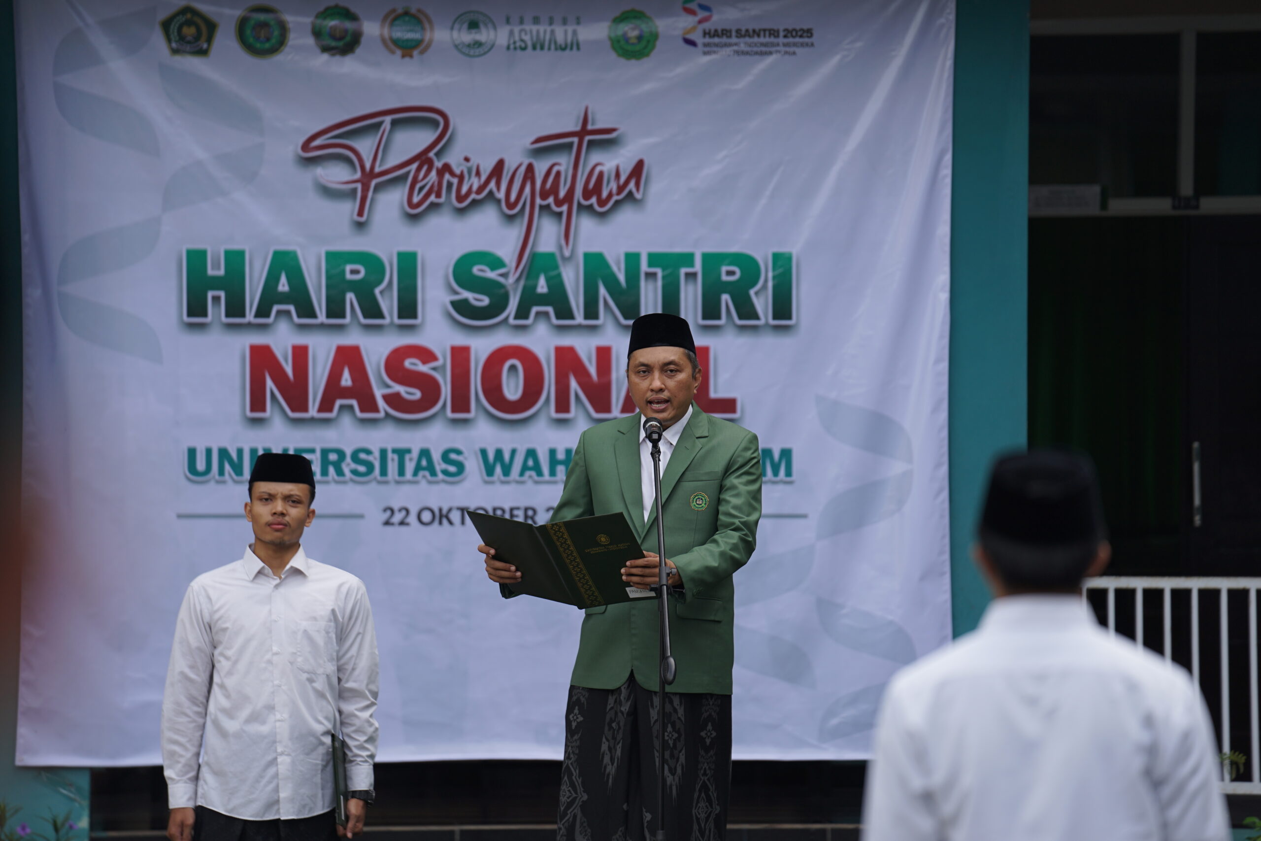 Unwahas Gelar Upacara Peringatan Hari Santri Nasional 2025, Rektor Ajak Santri Jadi Pelopor Peradaban Dunia